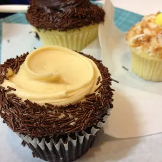 Royal White / Chocolate Buttercream Cupcake