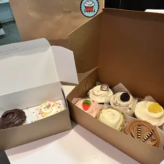 Chocolate / Vanilla Buttercream Cupcake