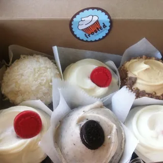 Royal White / Coconut Vanilla Buttercream Cupcake