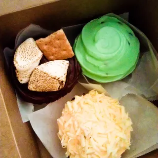 Chocolate / Mint Chip Buttercream Cupcake