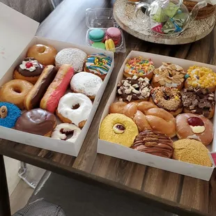 So many flavors! And macarons too.