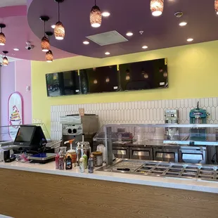 Topping station/pay area
