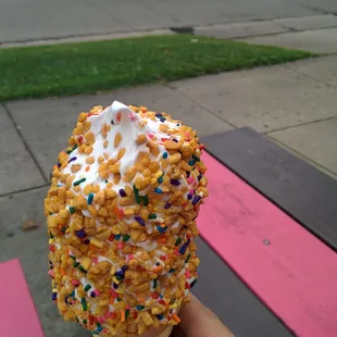 Sprinkles and vanilla custard, very generous 1 scoop!