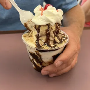 S&apos;mores sundae