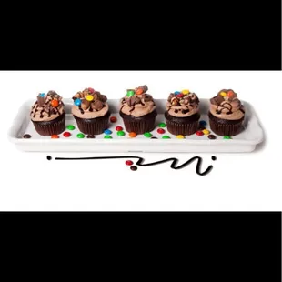 Delicious candy bar cupcake!!