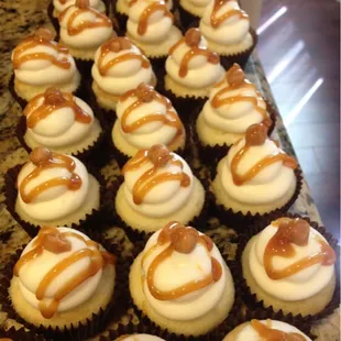 Tina's famous and most popular cupcake, vanilla caramel. Made with a vanilla cake, cream cheese Frosting and caramel!