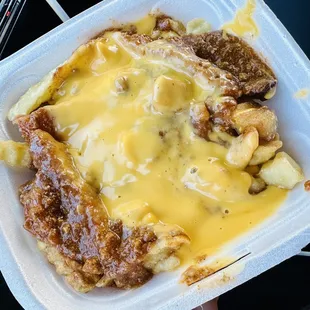 Chili cheese fries