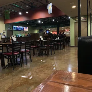 Shared dining room with Pasquale's