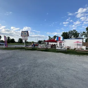 the outside of a restaurant