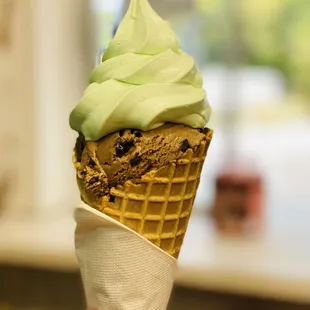 Cappucino chip with pistachio ice cream