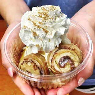 Cinnamon Bun Sundae