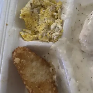 Scrambled eggs and hash brown