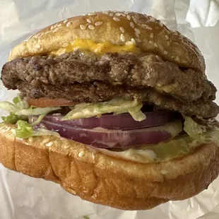 Don't be fooled by the shitty reviews of this place!! My God Double Queen Burger with cheese JUICY AF was f*cking Outstanding!