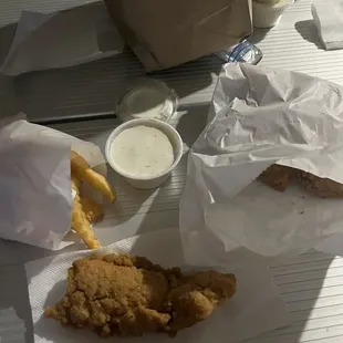 4 piece chicken strips and fries
