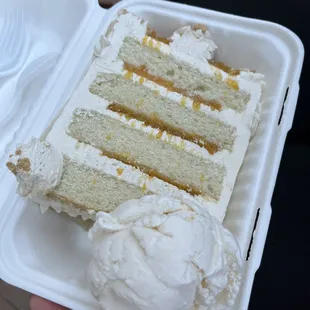 Cinnamon peach cake with vanilla ice cream