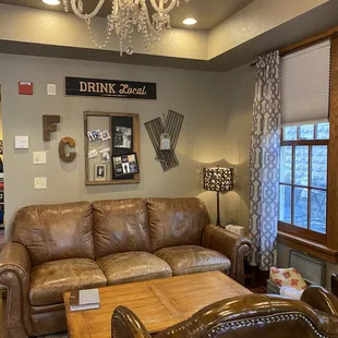 Sitting area, there's an outdoor area too