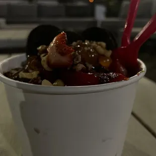 Frozen white chocolate moose yogurt with Oreos and freshly cut strawberries