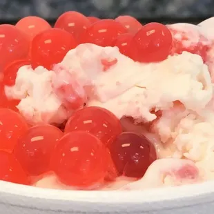 The Pink Summer - Pink Lemonade Sorbet with strawberries and Pomegranate BOBA&apos;S