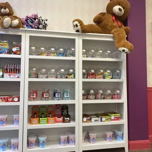 two teddy bears on a shelf