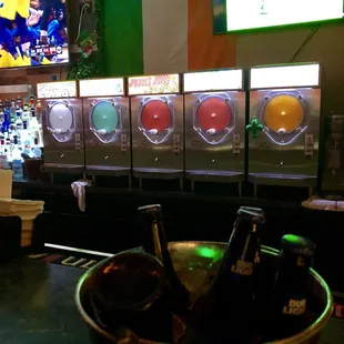 Daiquiri shop that also has a good selection of beer and a full bar of liquor