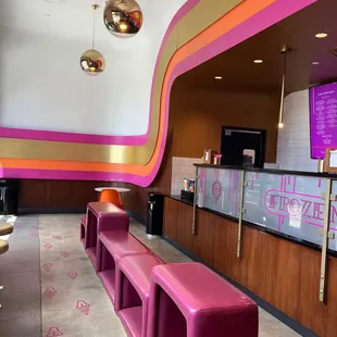 the inside of a fast food restaurant