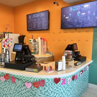 Super cute spot very clean and the staff is th sweetest
