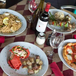 From top right-Fitness Scallops, Fitness Filet Tip Skewers, Authentic Pizza Napolitano, Garlic Chicken Wrap