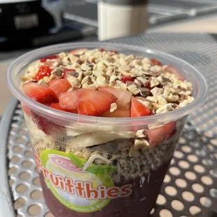 Berry Blast Bowl (TikTok: @justandyvu)