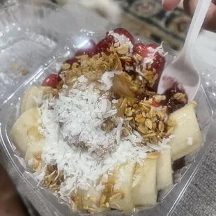 Açaí bowl. Nice and creamy and very very cold.