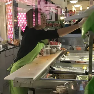 Tiás girl hard at work.