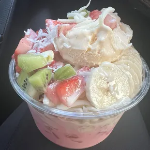 Fruit bowl with strawberry base