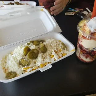 Conchitas and fruti niede.