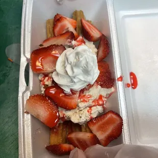 Churros Con Nieve Y Fresa