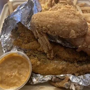 2 fish &amp; 2 Whole wings Basket .... Whiting and remoulade.