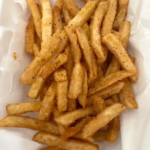 Seasoned fries with lemon and pepper