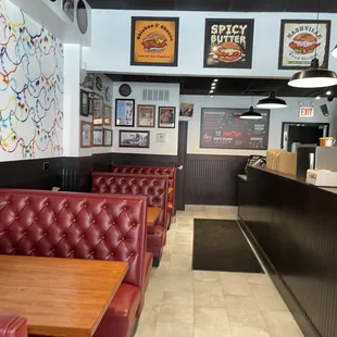 the interior of a fast food restaurant