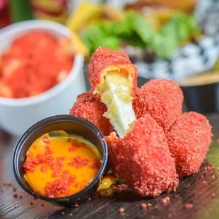 fried chicken nuggies and dipping sauce