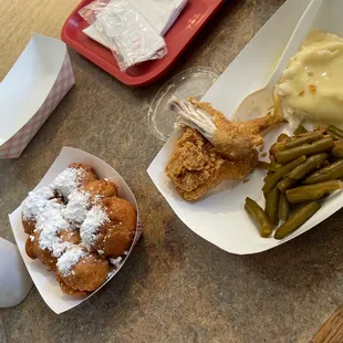 8 piece dinner with green beans and mashed potatoes