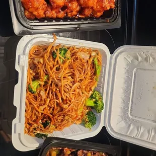 Generals tso, veggie chow mein, Kung pao beef