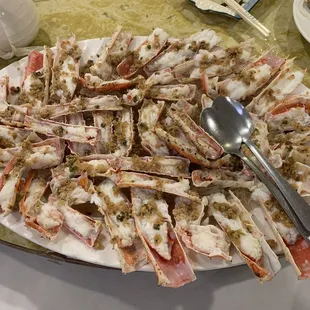 King crab legs steamed with garlic and vermicelli
