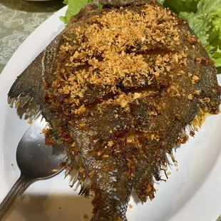 Crispy fish with garlic sauce
