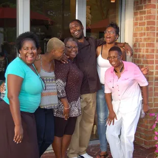 Walt Rainey with Family L-R ...cousin Tiffany, Essence, Aunt Pauline, Walt, Raven &amp; aunt Donna