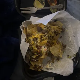 a tray of nachos