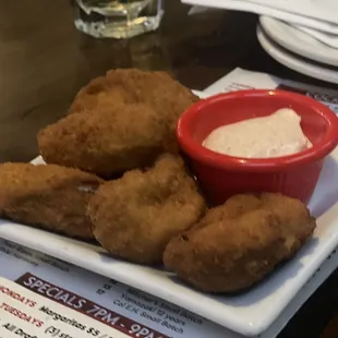 food, chicken wings and fried chicken