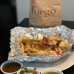 El Presidente taco, chicken, bacon, avocado, pico de gallo, cheese, chipotle ranch - - full of tasty ingredients and very flavorful!