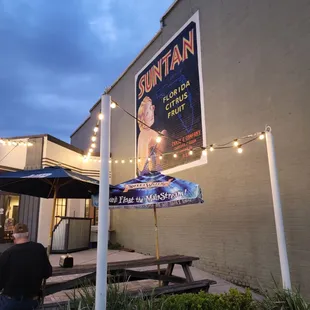 the outside of a restaurant