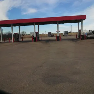 Fuel islands &amp; parking