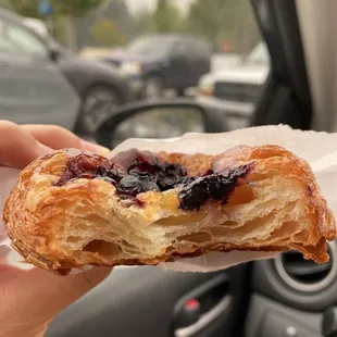 Lemon curd blueberry croissant: so many layers!!