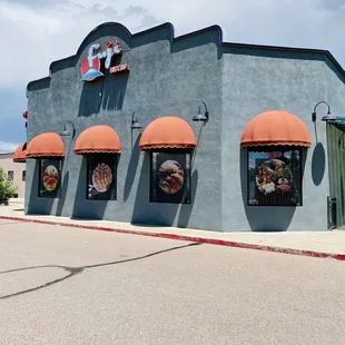 the exterior of a restaurant