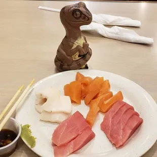 Bob the Raptor says "Best Sushi sea prey in Mentor!"